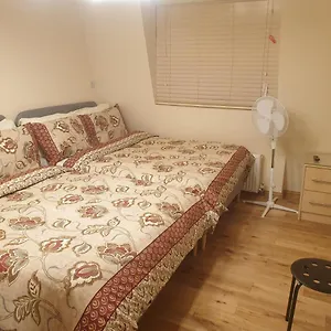 https://london-luxury-3-bedroom-2-bathrooms-flat-1-min-to.brighton-hotels-england.com